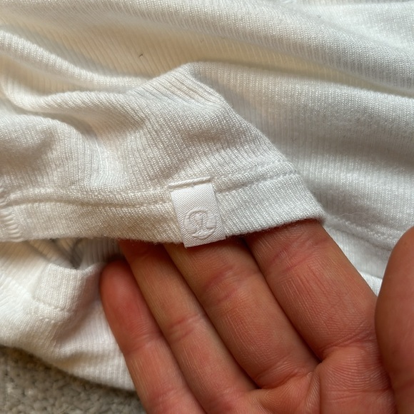 Lululemon tshirt - Picture 4 of 4